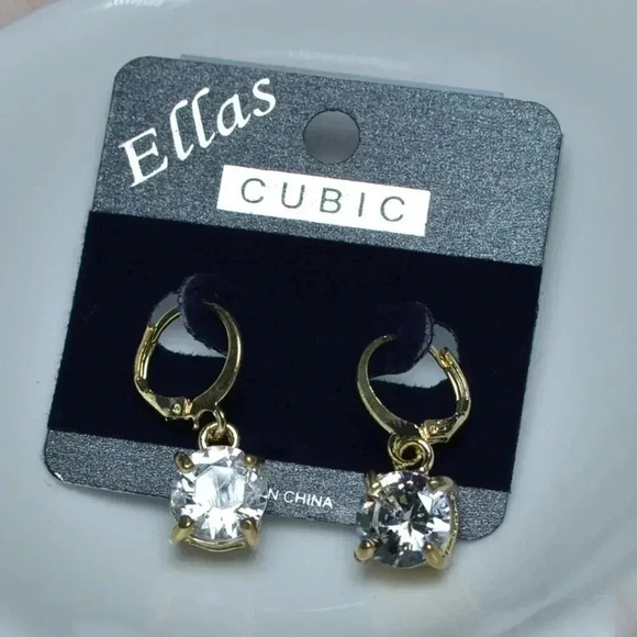 Earring - Picture 1 of 1